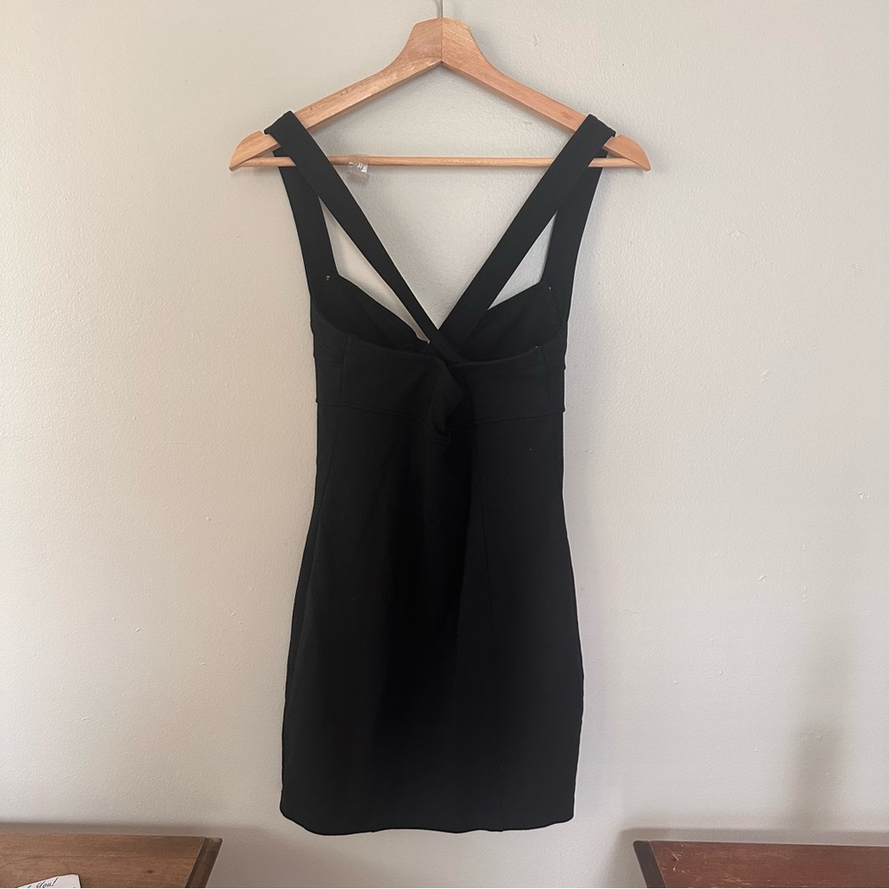 Elegant Black Dress - Picture 6 of 6